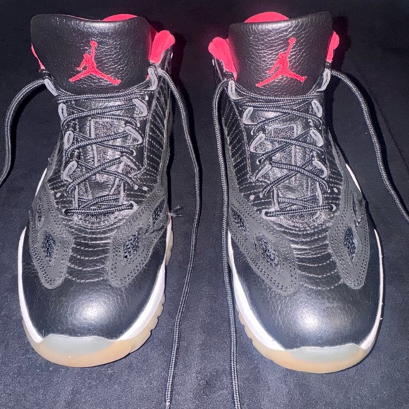 Air Jordan/Jordan 11 IE Low OG “Bred” 2021